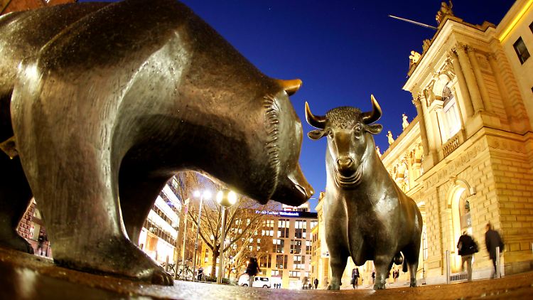 Der stumme Tanz von Bär und Bulle: Bronze-Symbolik vor der Frankfurter Börse.
