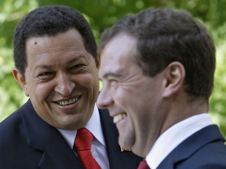 Chavéz (l) und Medwedew verstehen sich.
