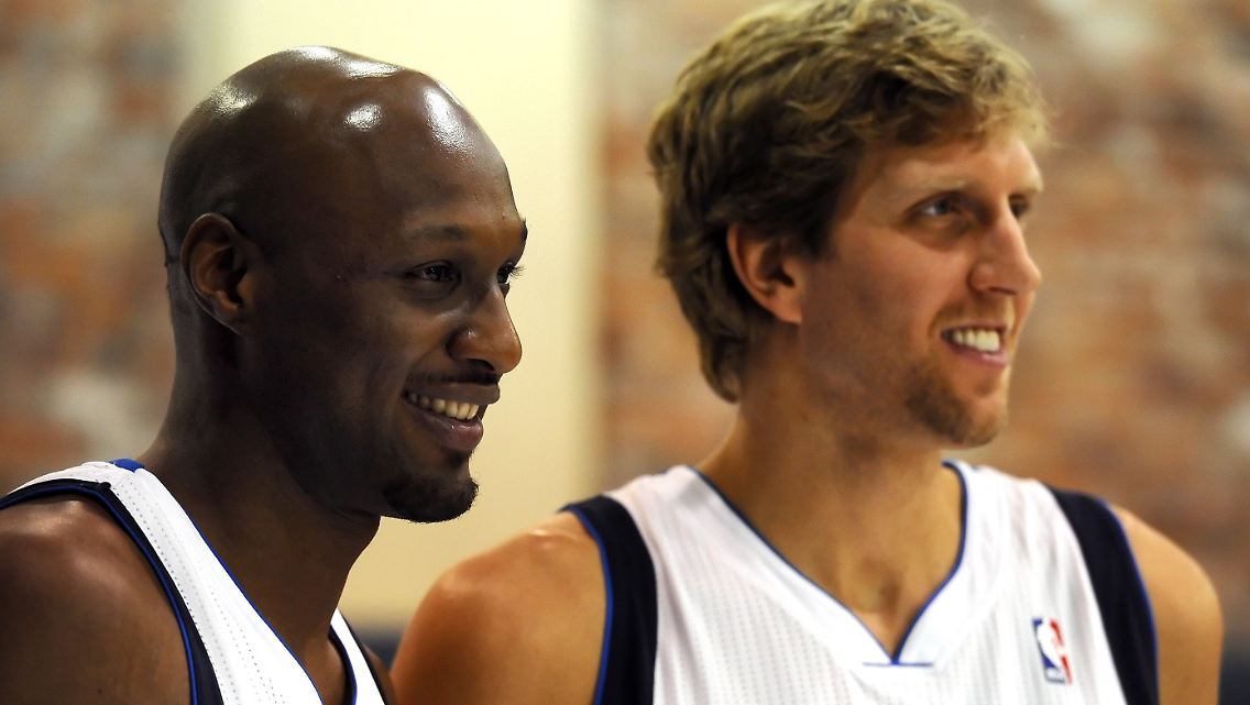 "Wenn du denkst, es sei schwer, den Titel zu gewinnen, ihn zu verteidigen ist noch viel härter": Lamar Odom, hier mit Dirk Nowitzki.