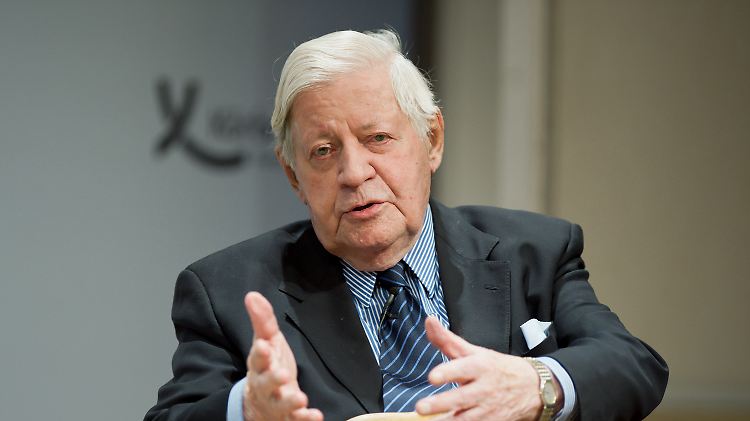 Helmut Schmidt ist noch immer rege.