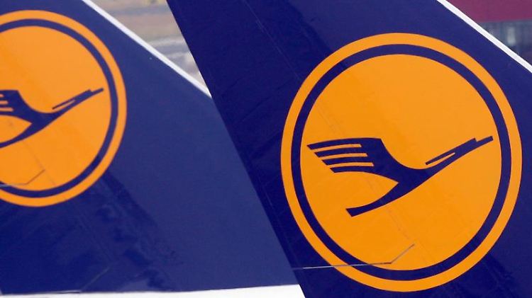 Fliegen mit Lufthansa wird teurer. Grund ist die Erhöhung des Treibstoffzuschlags.