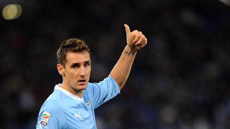 Klose im Spiel gegen Lecce: Mit zwei Toren kann er im letzten Europa League-Gruppenspiel nicht glänzen. Er spielt aber auch nur fünf Minuten.