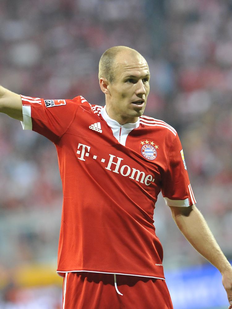 Arjen Robben, der neue Star in Bayern, muss vorerst ohne Duo-Partner Ribéry auflaufen.