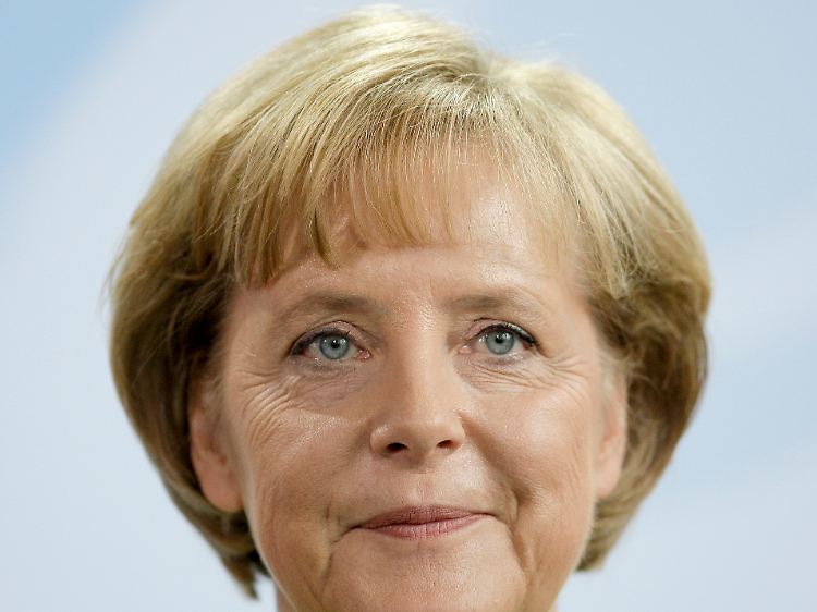 Retter-Aura ohne Gummistiefel: Bundeskanzlerin Angela Merkel am Tag des Durchbruchs.