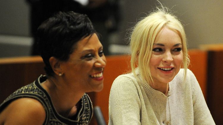 Lohan mit ihrer Anwältin vor Gericht.