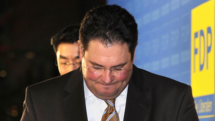 Was ein Aufbruch sein soll, sieht aus wie ein Gang zum Schafott: Döring und Rösler.
