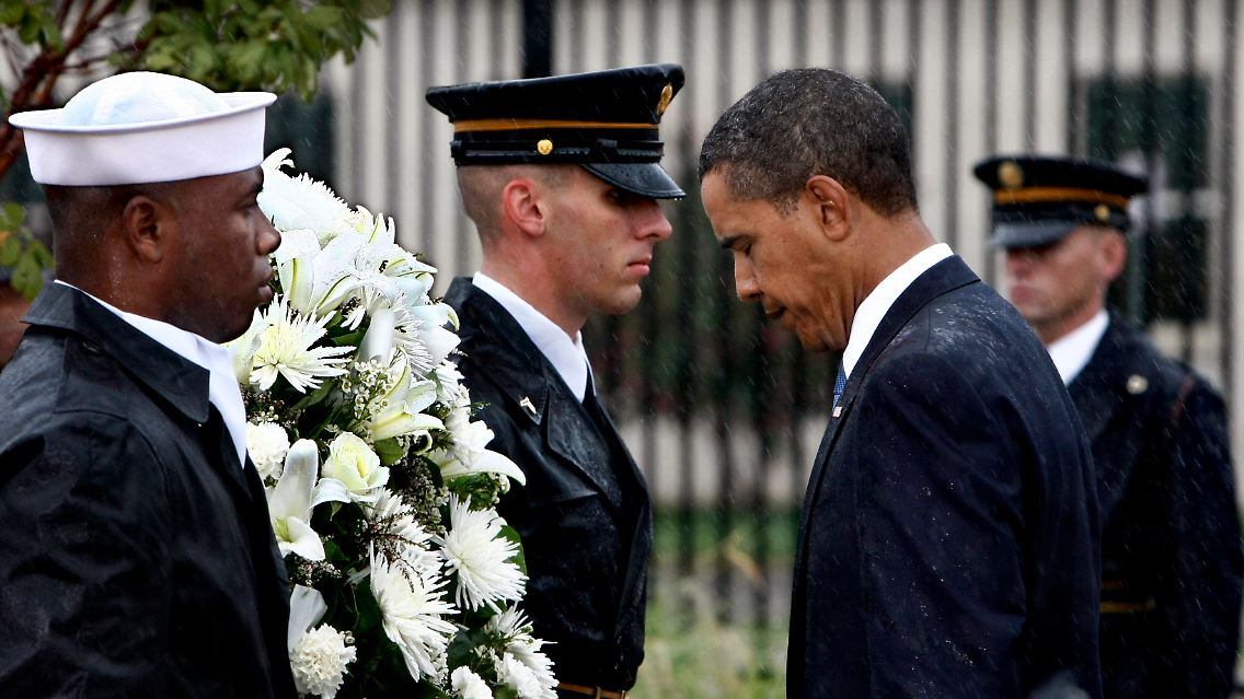 Obama gedenkt der Opfer der Anschläge.