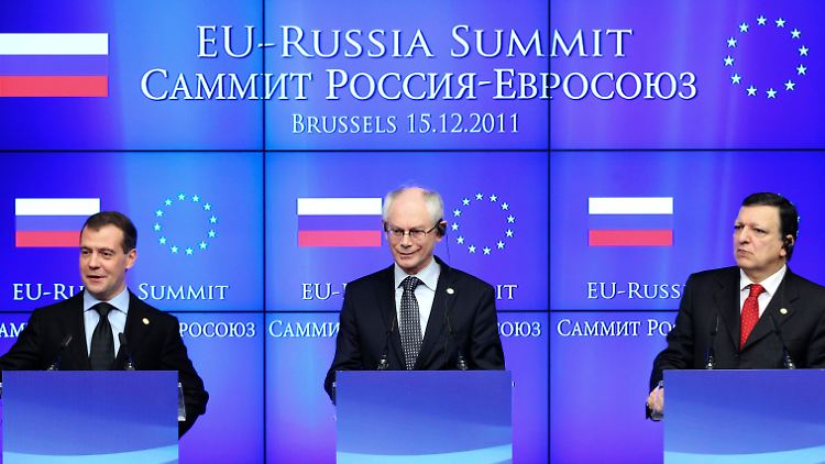 Medwedew, Van Rompuy und Barroso beantworten Fragen von Journalisten.