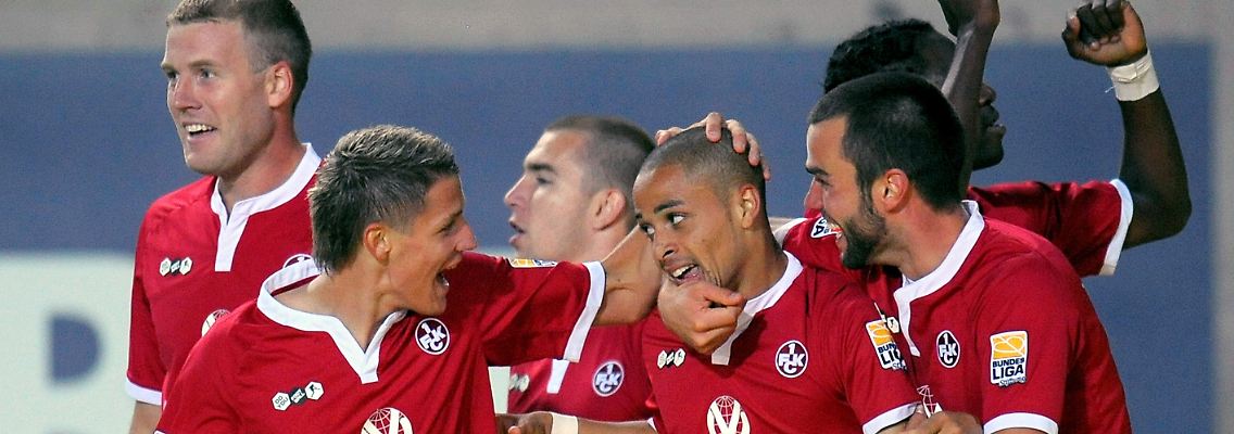 Jubel im Fritz-Walter-Stadion nach dem 2:0 durch Sidney Sam.