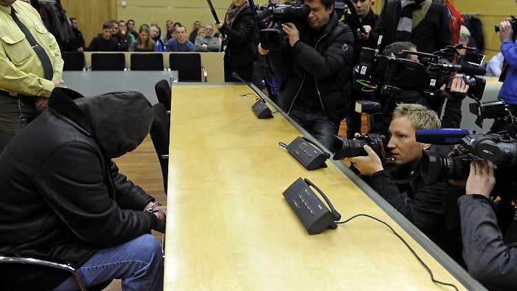 Der Prozess begann unter regem Medieninteresse.