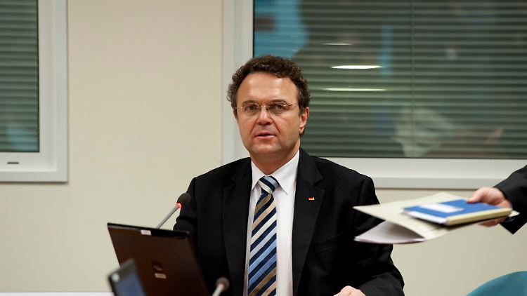 Bundesinnenminister Friedrich eröffnet das neue Abwehrzentrum.