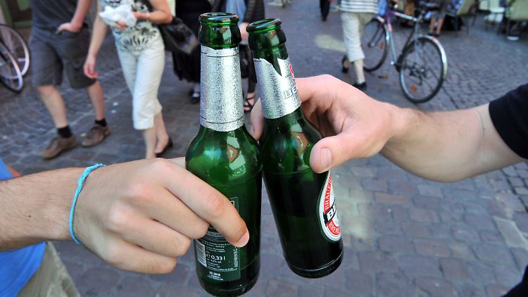 Bier hilft vielen Menschen durch den Tag.