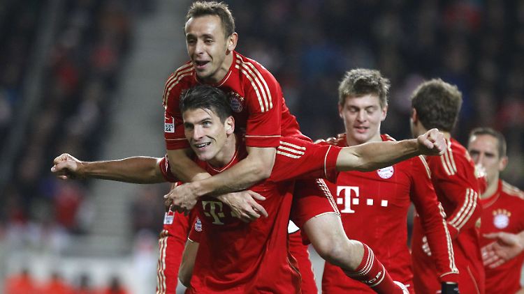 Bayerns Mario Gomez führt die Torjägerliste mit 15 Treffern an.