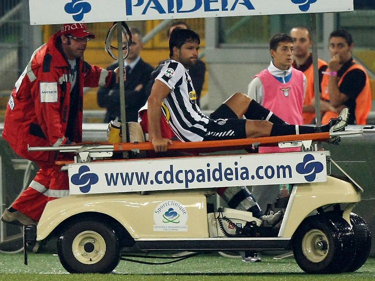 Verletzt: Der Ex-Bremer Diego musste nach 44 Minuten ausgewechselt werden. Juventus gewann dennoch.