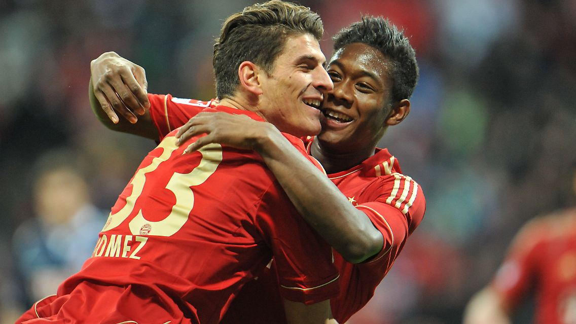In Feierlaune: Mario Gomez und David Alaba, FC Bayern München.