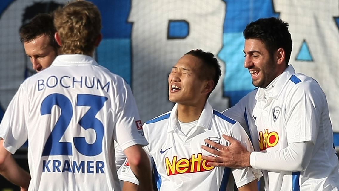 Tor in Frankfurt: Bochums Chong Tese genießt es.