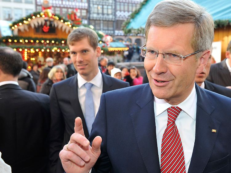 Wulff war zuvor Festredner bei einer Jubiläumsveranstaltung zum 100-jährigen Bestehen des Deutschen Fechter-Bundes in Frankfurt. Fragen zur "Kredit-Affäre" waren dort nicht zugelassen.