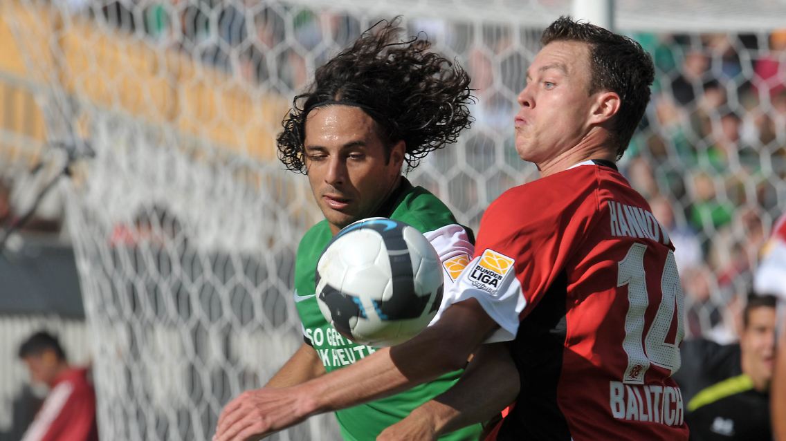 Der Werder-Sturm um Claudio Pizarro blieb ausnahmsweise torlos gegen Hannover.