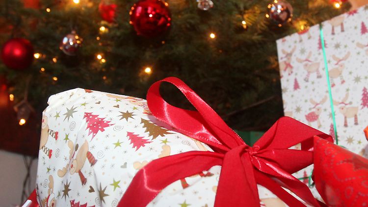 Wenn Kinder unterm Weihnachtsbaum nicht genau das bekommen, was sie sich gewünscht haben, ist die Enttäuschung groß.