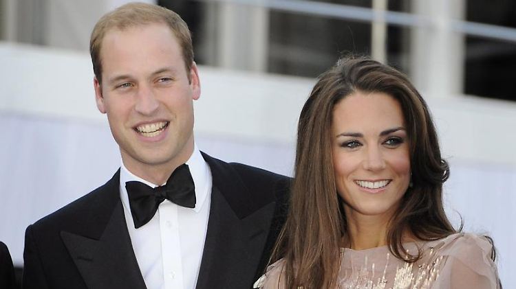 Prinz William und seine Frau Herzogin Catherine dürfen zum ersten Mal gemeinsam unterm Weihnachtsbaum sitzen. 