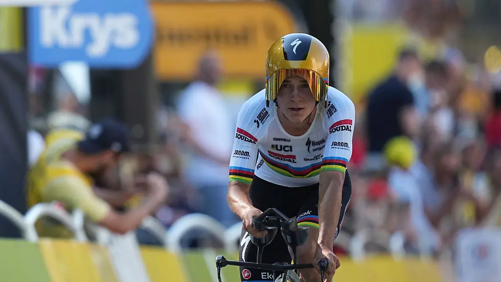 Der-Belgier-Remco-Evenepoel-gewinnt-das-erste-Zeitfahren-bei-der-112-Tour