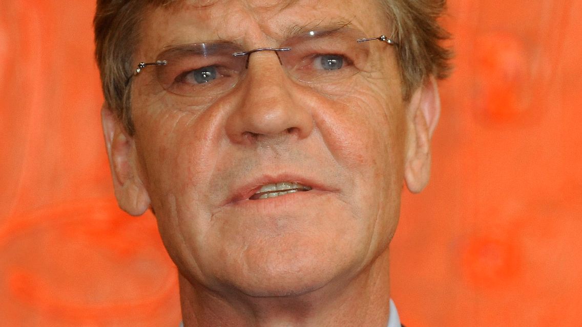 Übte er Gewalt mit einem stumpfen Gegenstand auf ...