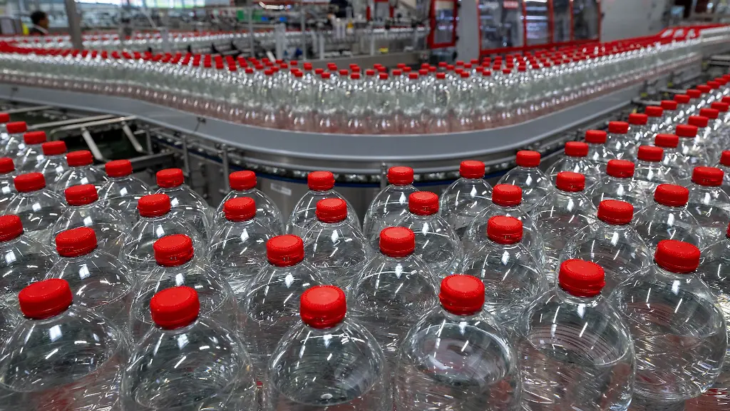 Das-Unternehmen-Roxane-GmbH-aus-Jessen-hat-mehrere-Mineralwasser-wegen-Verunreinigung-zurueckgerufen