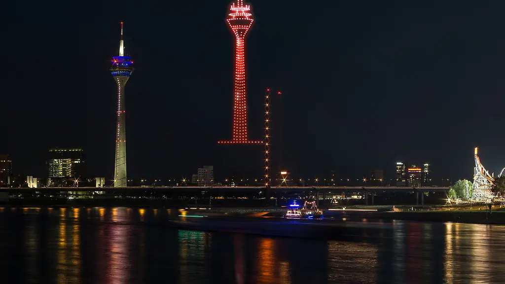 Eine-computergenerierte-Darstellung-eines-Motivs-auf-der-geplanten-Drohnenshow-in-Duesseldorf