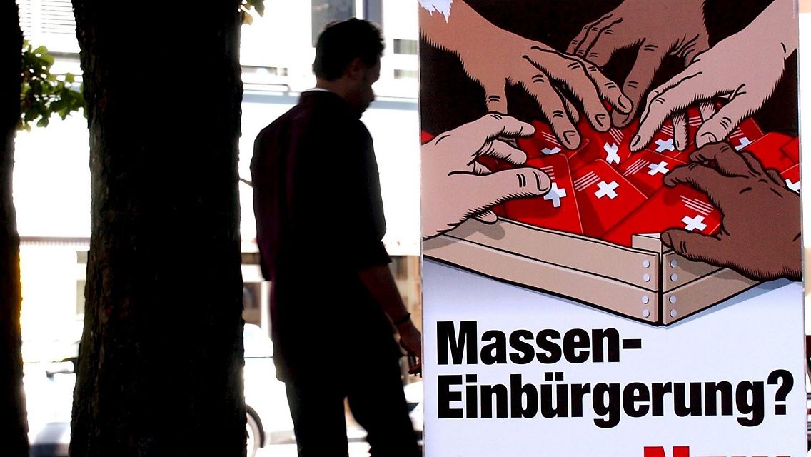 Die SVP wirbt immer wieder mit vorurteilsbeladenen Kampagnen gegen Ausländer.