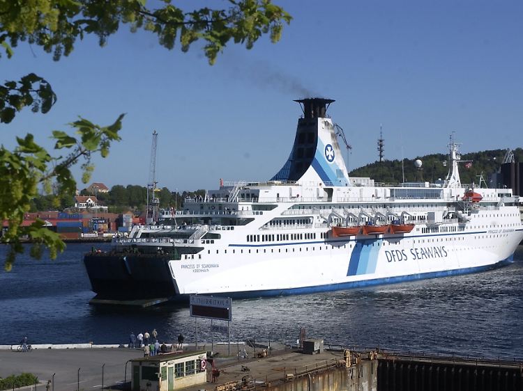 Nordseefähre "'Princess of Scandinavia" von DFDS Seaways im Hafen von Kristiansand.