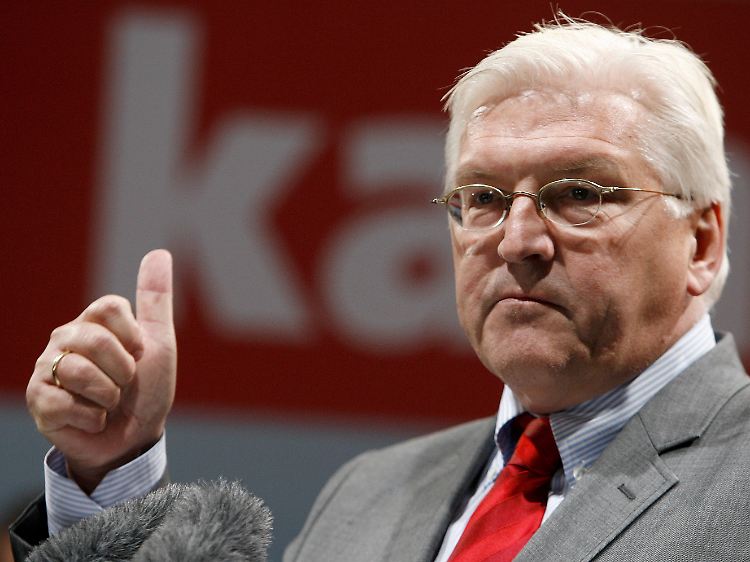 Frank-Walter Steinmeier erwartet eine steigende Belastung des Arbeitsmarkts.