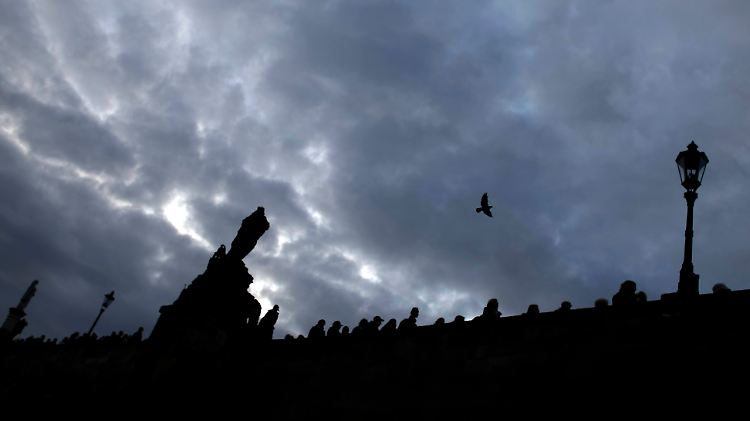 Dunkle Wolken über Prag.