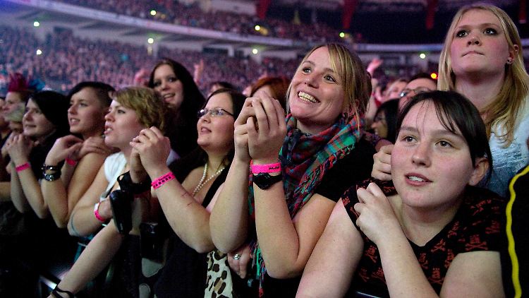 "Hallo Freundinnen": Ausschließlich weibliche Fans feiern "Die Ärzte".