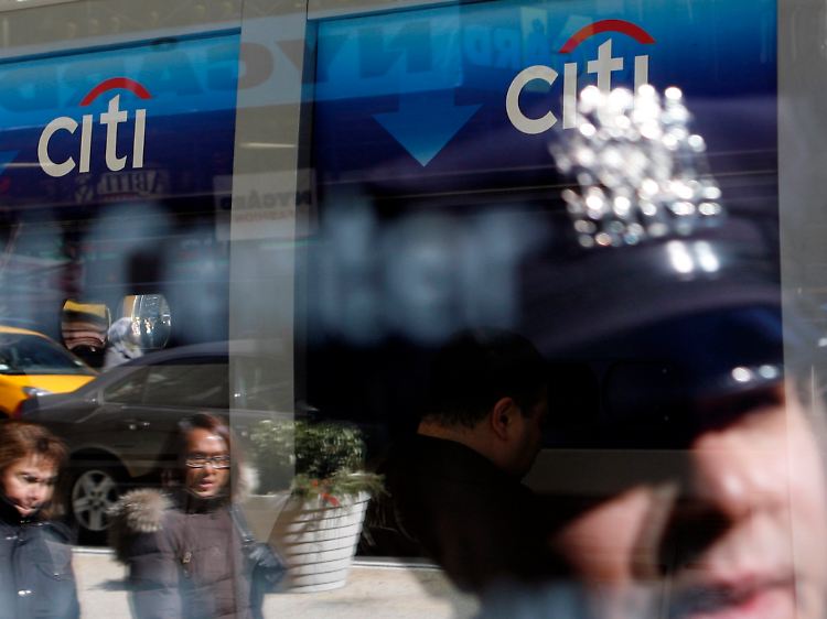 Früher standen die Vertreter des Staates vor der Bank, jetzt sitzen sie mit drin. Die Citigroup will das ändern.