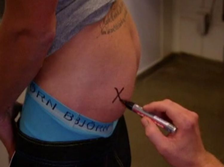 Dennis Storm trennte sich von einem Stück Hintern (Screenshot).