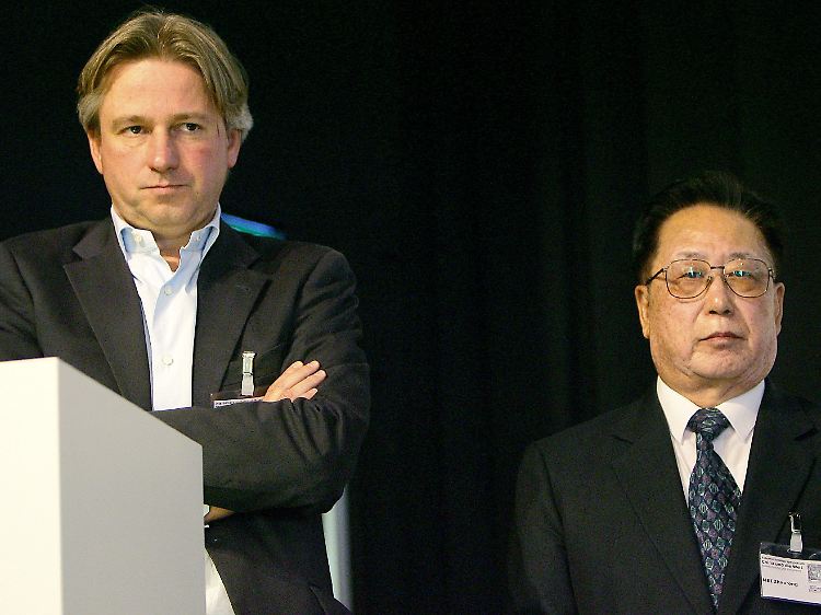 Juergen Boos und Chinas ehemaliger Botschafter in Deutschland, Mao Zhaorong, während des Symposiums.