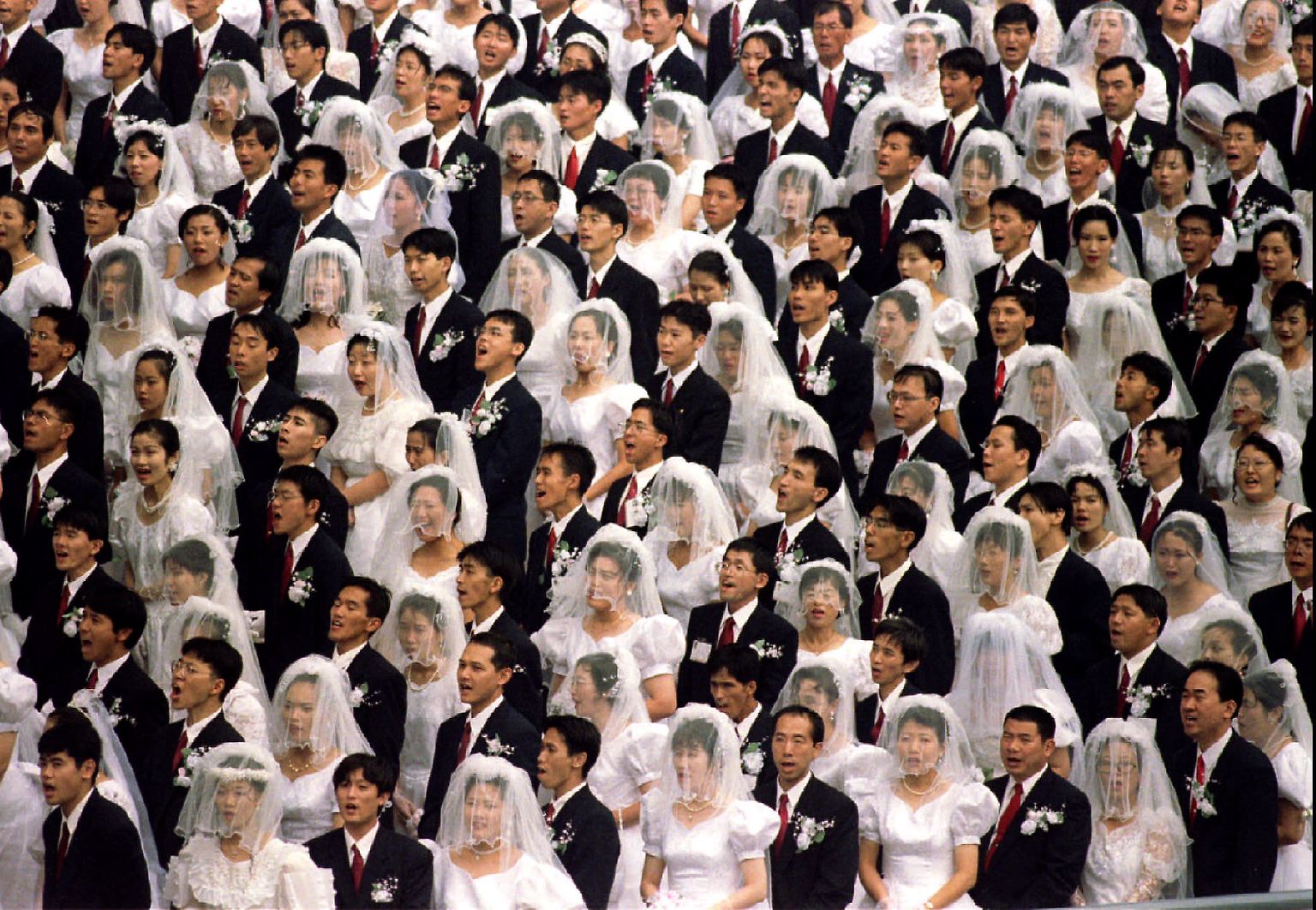Massenhochzeiten gibt es aus ganz verschiedenen Gründen. (Einige wenige von etwa 35.000 Paaren bei einer Massenhochzeit der Moon-Sekte im südkoreanischen Seoul)
