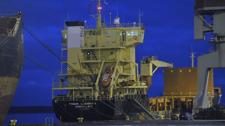 Der Frachter "Thor Liberty" liegt im südfinnischen Hafen Kotka vor Anker.