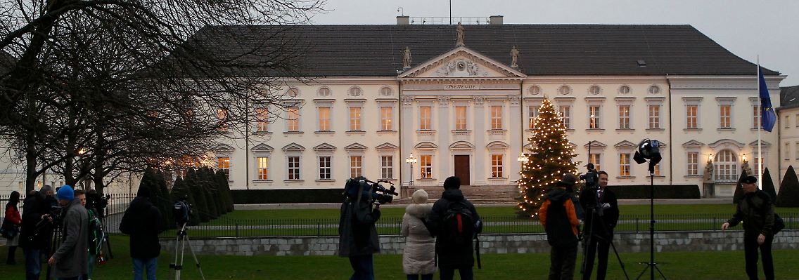 Die Regierung setzt auf den Weihnachtsfrieden, der die Debatte um den Bundespräsidenten beenden könnte.