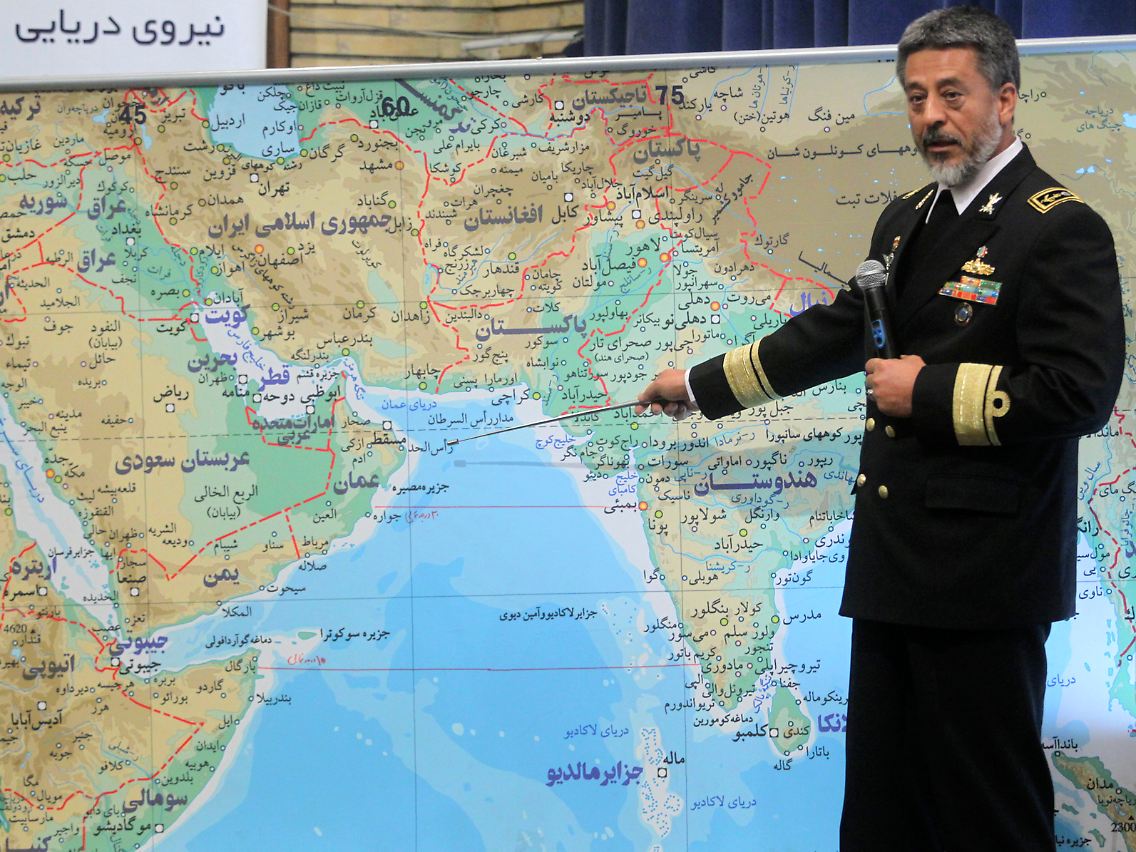 Der Kommandeur der iranischen Marine, Habibulah Sayar, während einer Pressekonferenz.