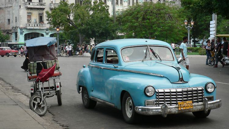 Noch immer dominieren Straßenkreuzer, die vor der Revolution 1959 gebaut wurden, das Straßenbild in Havanna.
