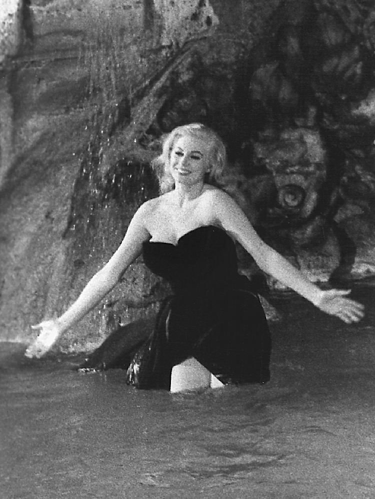 Eine der berühmtesten Szenen der Filmgeschichte: "La Dolce Vita"-Star Ekberg im Trevi-Brunnen.