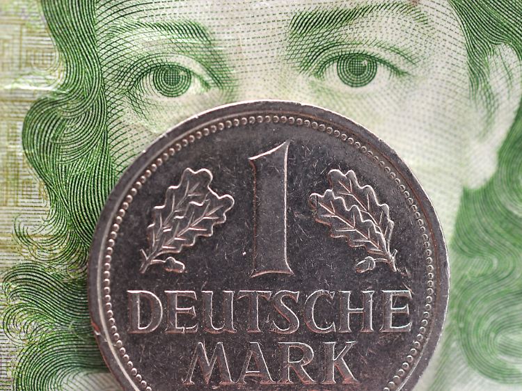 Das schöne Geld: Auf dem Fünf-Mark-Schein erwiderte Bettina von Arnim den Blick des Betrachters.