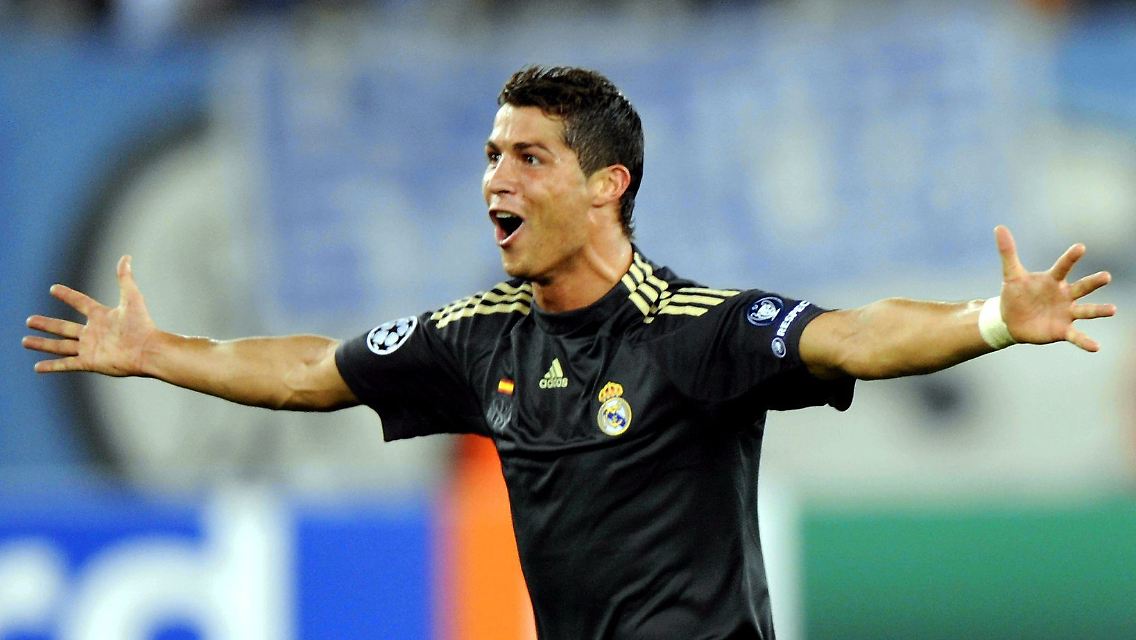 Cristiano Ronaldo führte sich beim CL-Debüt für Real Madrid mit zwei Toren standesgemäß ein.