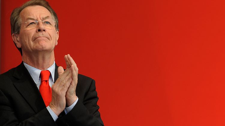 Voller Hoffnung: SPD-Chef Müntefering sieht Steinmeiers Chancen steigen.