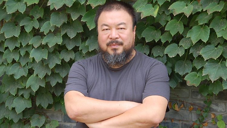 Der chinesische Künstler Ai Weiwei in Peking im Künstlerdorf Caochangdi (Archivfoto von 2008).