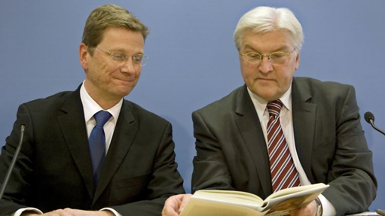Im Februar stellte Steinmeier zusammen mit Westerwelle dessen Biografie vor: "...und das bin ich!" von Majid Sattar.