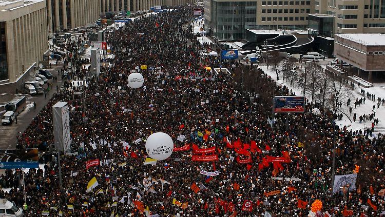 Die Straßen in Moskau waren voll mit Menschen.