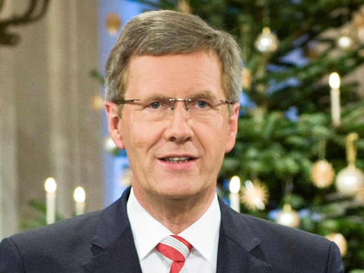 In seiner Weihnachtsansprache forderte er eine Stärkung der Demokratie.