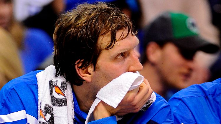 Banger Blick von Nowitzki. Dallas geht gegen Denver unter.
